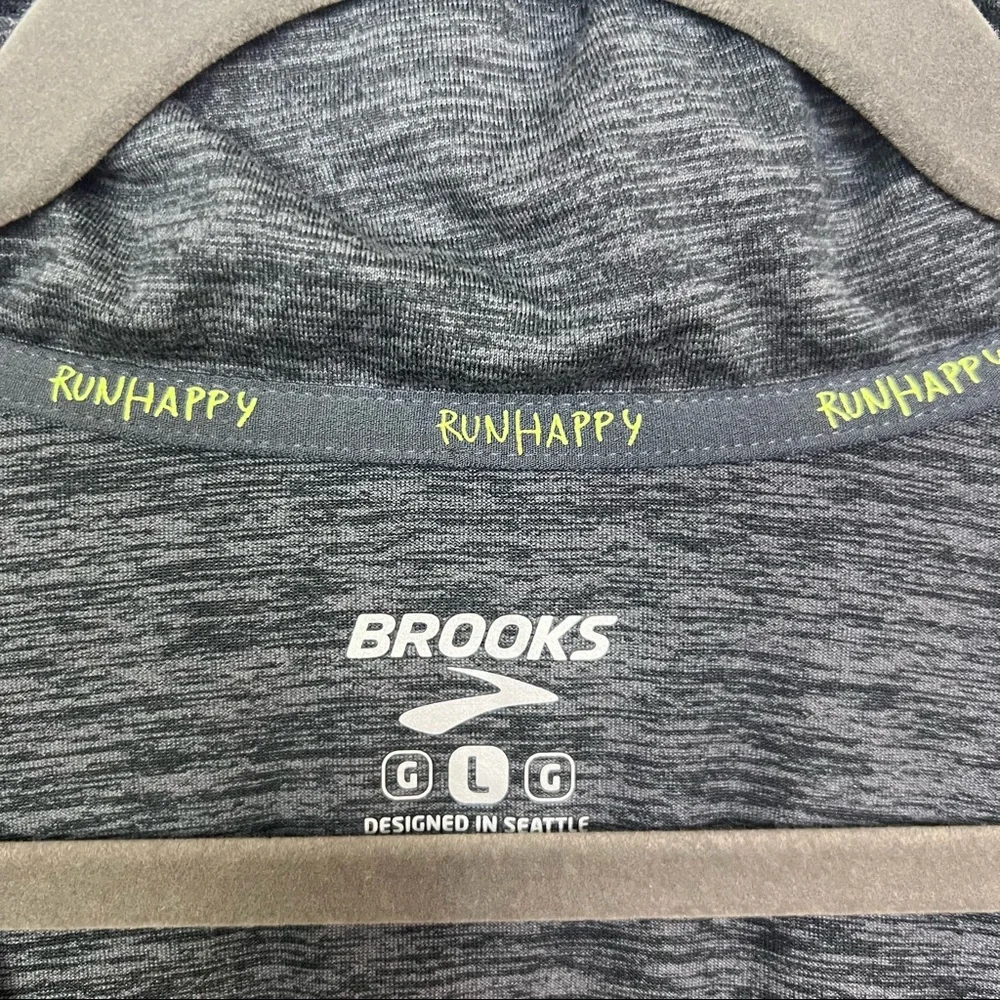SOLD! Brooks Dash 1/2 Zip Pullover Running Athletic Top - Picture 8 of 11